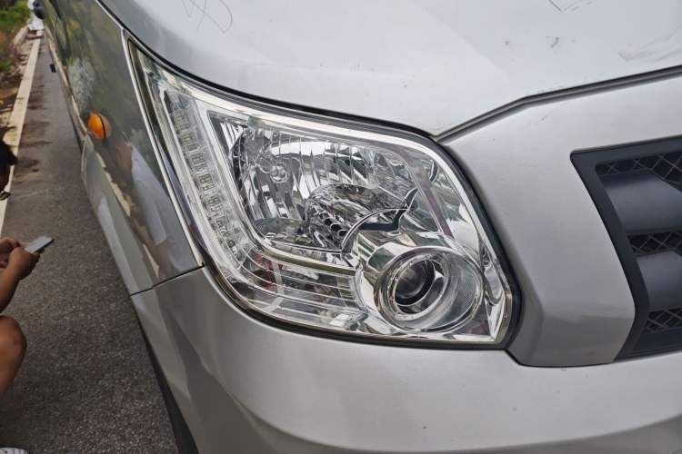Used Foton Toano 2023 Joy Elephant Van 2.0T Manual Long Wheelbase Mid-Roof Design Rear Single Tire 3-Seater