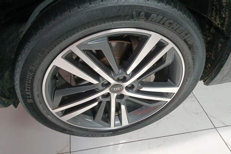 Used Audi Q5L 2022 40T Fashionable and Elegant Model
