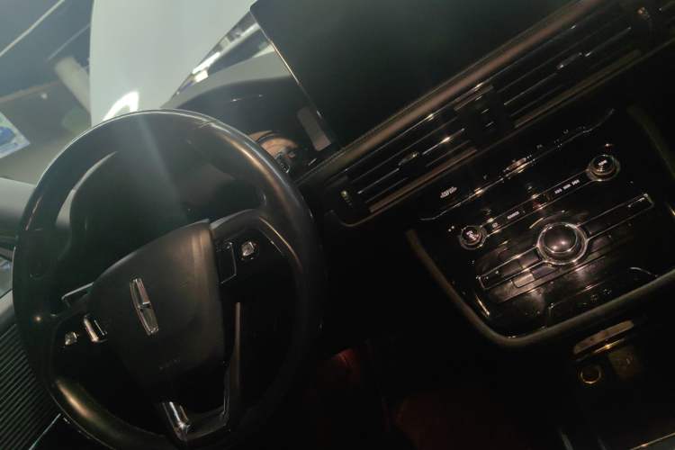 Used Lincoln Corsair 2021 2.0T Two-Wheel Drive Deluxe Edition
