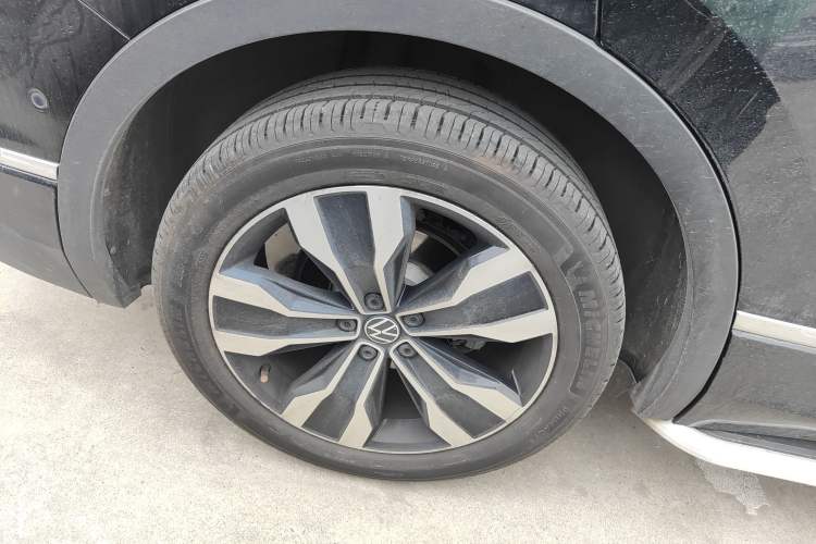 Used Volkswagen Tiguan L 2023 Restyled 330TSI Automatic Two-Wheel Drive R-Line Flagship Edition Right Rear Wheel Hub