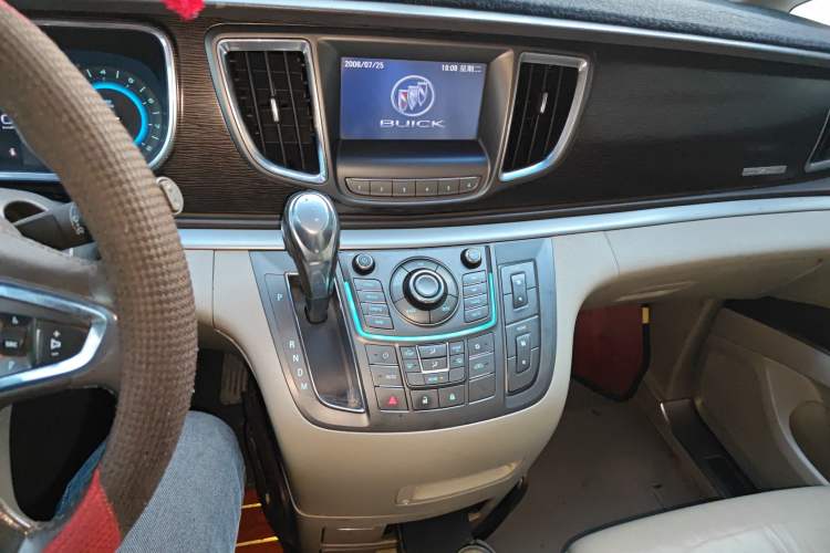 Used Buick GL8 2011 2.4L CT Luxury Business Comfort Edition
