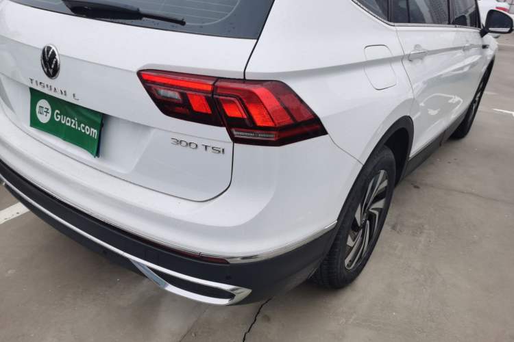 Used Volkswagen Tiguan L 2024 300TSI Automatic Two-Wheel Drive Smart Edition Right Rear Taillight