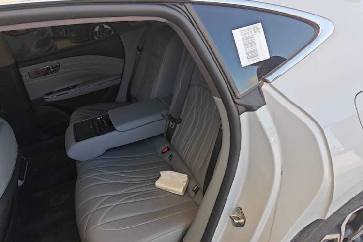 Used Geely Galaxy E8 2025 700 km Long-Range Intelligent Driving Version