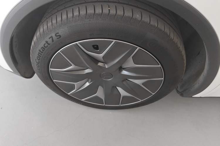 Used Tesla Model Y L 2025 Model Long-Range All-Wheel-Drive Version