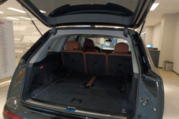 Used Audi Q7 2023 45 TFSI quattro S line Sport model
