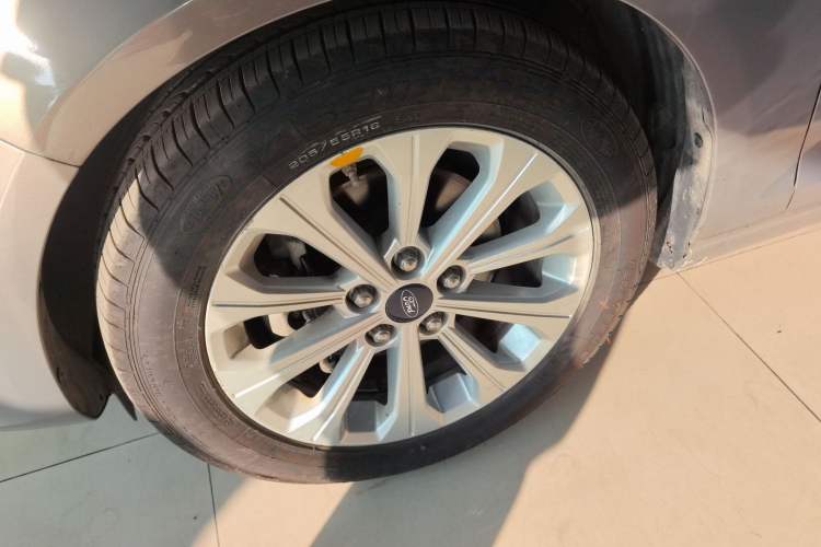 Used Ford Escort 2015 1.5L Automatic Fashion Model
