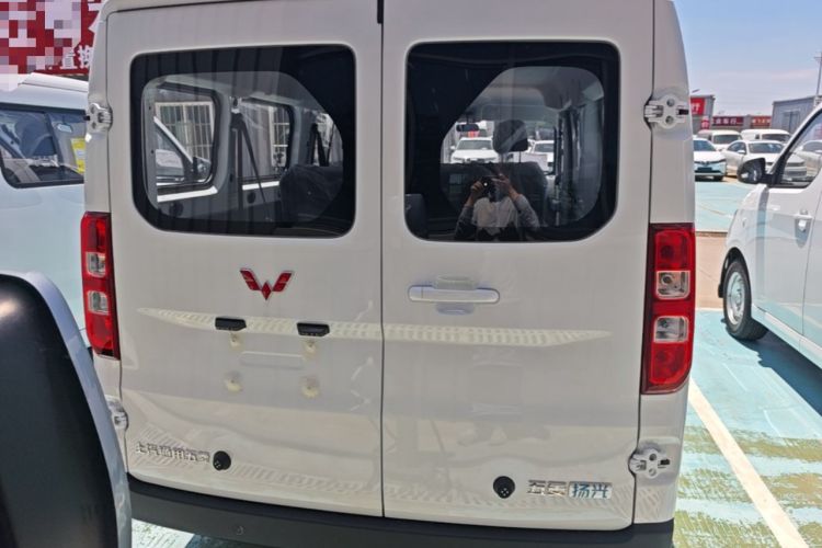 Used Wuling Yangguang 2026 Model, 440km Bus Comfort Edition, 6 Seats Rear