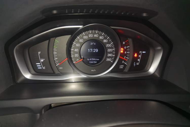 Used Volvo S60 2015 S60L 2.0T Zhiyuan Edition
