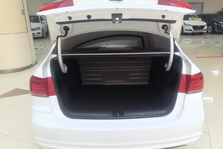 Used Volkswagen Santana 2019 1.5L Automatic Fashion Edition China VI Trunk