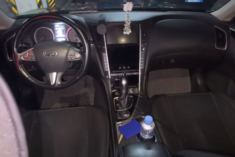 Used Infiniti Q50L 2016 2.0T Comfort Edition Center Console