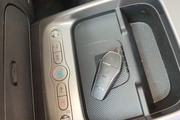 Used BYD Dolphin 2025 Intelligent Driving Version 410 km Fashion Edition
