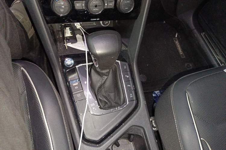 Used Volkswagen Tiguan L 2017 330TSI Automatic Two-Wheel Drive Flagship Edition Gear Lever