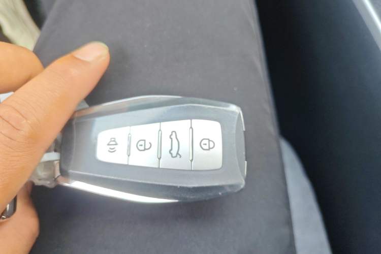 Used Geely Auto Emgrand 2026 Model 4th Generation 4 Millionth Anniversary Edition 1.5L CVT Feiyue Edition Vehicle Key