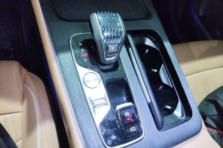 Used GAC Trumpchi GS8 2024 Linghang Series 2.0 TGDI Two-Wheel Drive Luxury Smart Connectivity Version
