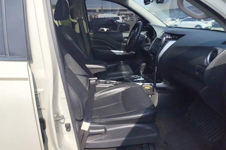 Used Nissan Terra 2020 2.5L XV 4WD Automatic Four-Wheel Drive Flagship Edition
