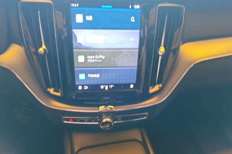 Used Volvo XC60 2022 B5 4x4 Zhiyi Luxury Edition Audio And AC Panel