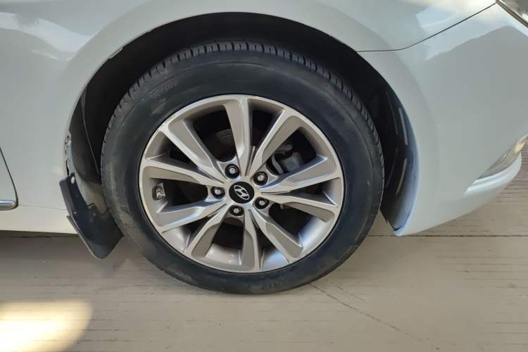 Used Hyundai Sonata 2014 2.0L Automatic Luxury Edition Right Front Wheel Hub
