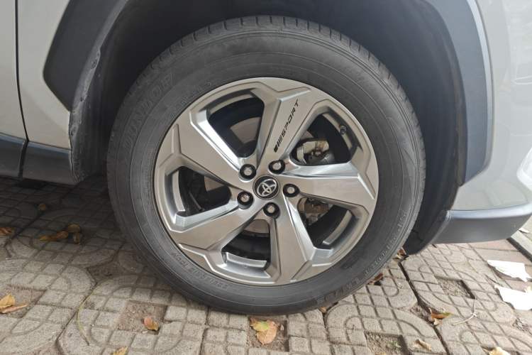 Used Toyota RAV4 2021 Revised Version Dual-Motor Hybrid 2.5L E-CVT Two-Wheel Drive Elite Edition
