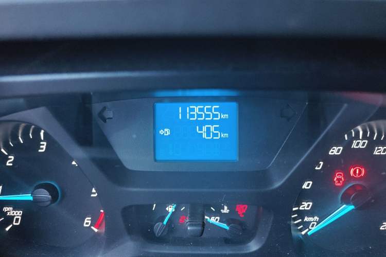 Used Ford Transit 2017 2.0T Diesel Van Mid-Chassis Mid-Roof China V Standard