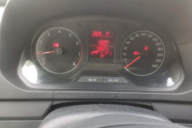 Used Volkswagen Jetta 2017 1.5L Automatic Fashion Model Odometer Close Up