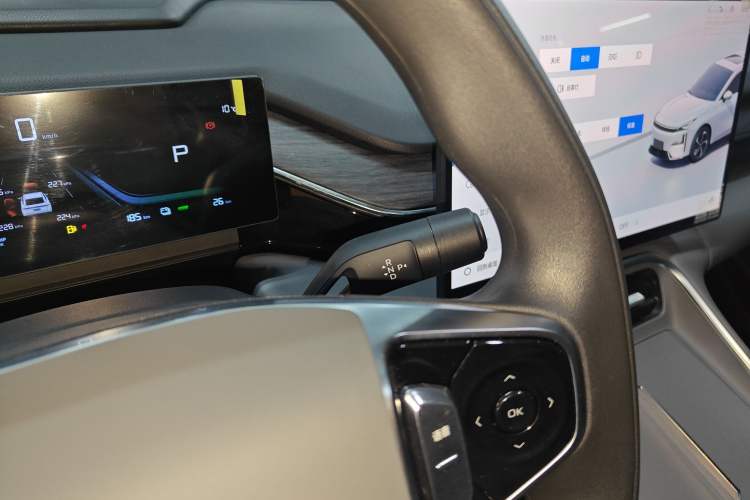 Used Geely Galaxy L6 2025 EM-i 140km Long-Range Version
