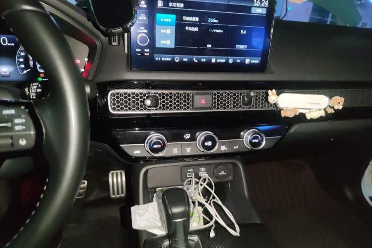 Used Honda Civic 2022 240TURBO CVT Dynamic Edition Audio And AC Panel