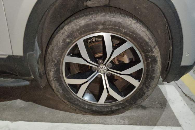 Used Volkswagen Teramont 2017 330TSI Two-Wheel-Drive Luxury Edition Right Front Wheel Hub