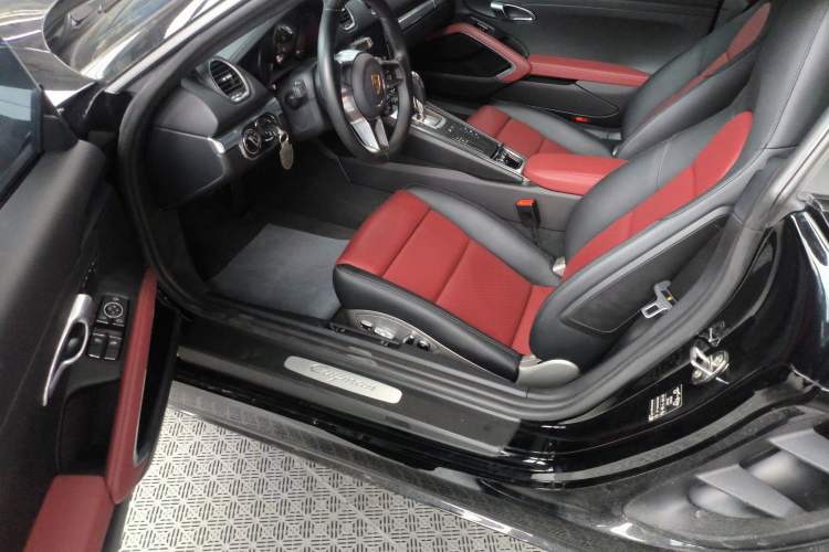 Used Porsche 718 2022 Cayman 2.0T Driver Seat