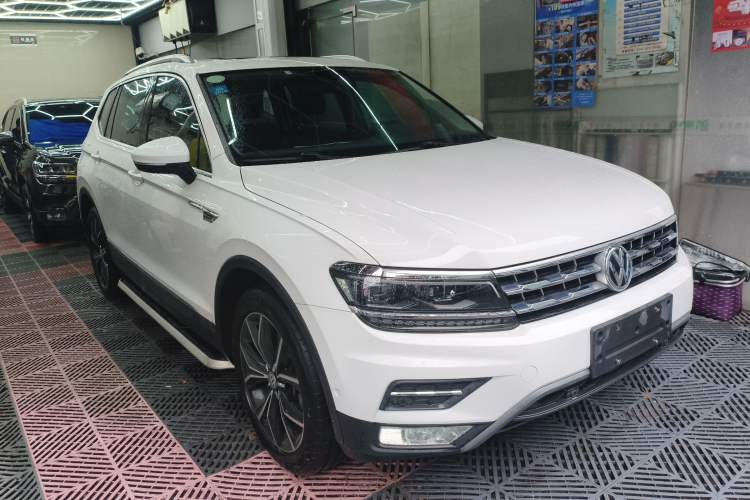 Used Volkswagen Tiguan L 2017 330TSI Automatic Two-Wheel Drive Flagship Edition Front Right 45 Deg