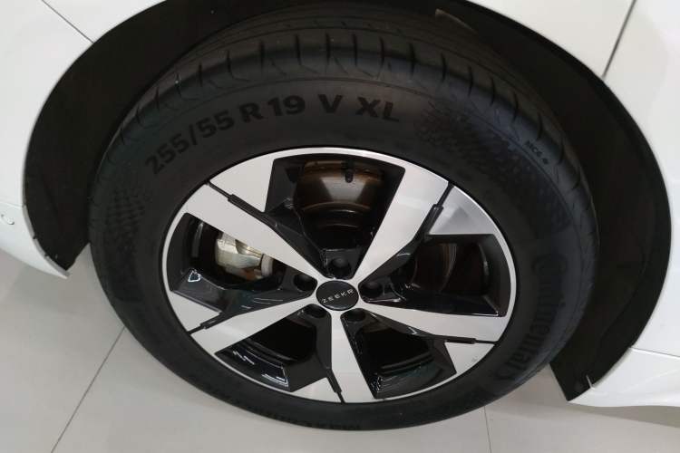 Used Zeekr 001 2022 Long-Range Dual-Motor WE Edition Right Rear Wheel Hub