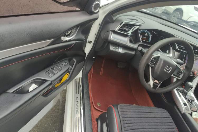 Used Honda Civic 2016 220TURBO CVT Luxury Edition
