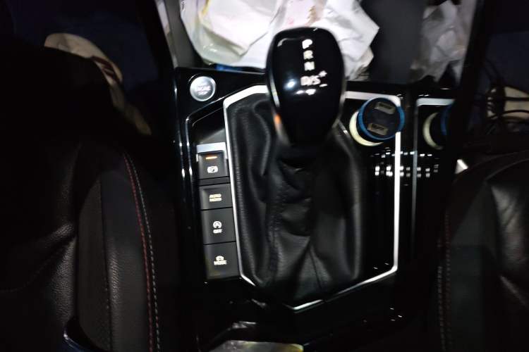 Used Volkswagen Tayron 2019 330TSI Two-Wheel-Drive Luxury Version China V Emission Standard Gear Lever