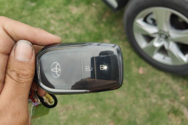 Used Toyota Highlander 2024 2.5L Smart Electric Hybrid Dual-Engine Two-Wheel Drive Elite Version 7 Seats Vehicle Key