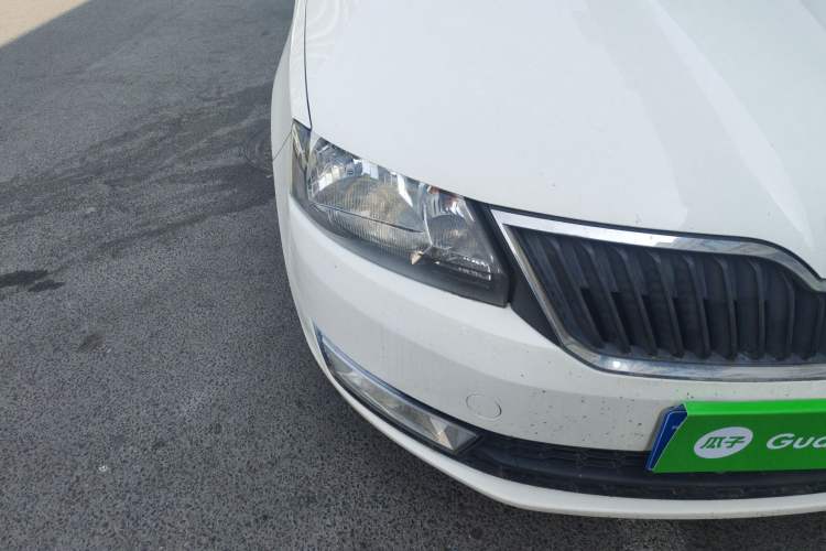 Used Skoda Rapid 2015 1.6L Manual Smart Selection Model
