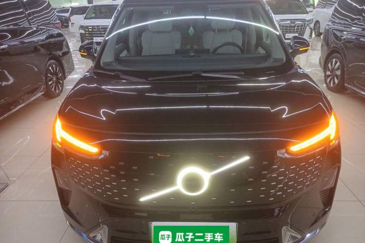 Used Volvo EM90 2025 Ultra Six-Seater
