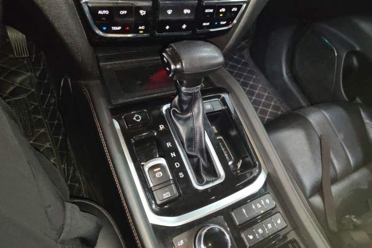 Used GAC Trumpchi GS8 2017 320T Four-Wheel Drive Luxury Smart Connectivity Version (7 Seats) Gear Lever