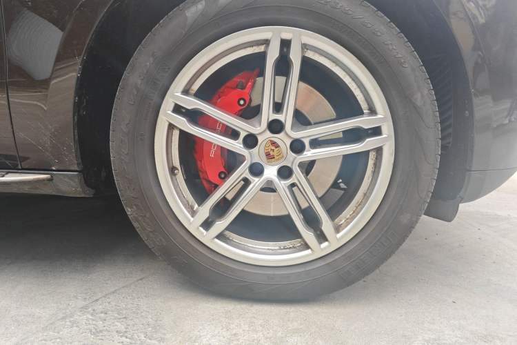 Used Porsche Macan 2014 Macan S 3.0T Right Front Wheel Hub