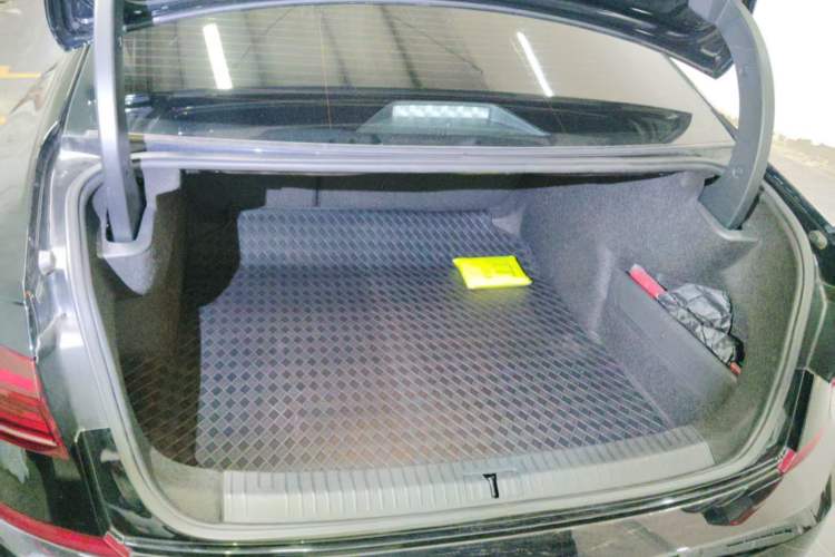 Used Volkswagen Passat 2024 380TSI Dragon Glory Edition Trunk