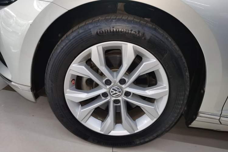 Used Volkswagen Magotan 2019 330TSI DSG Luxury Model China V Standard Left Front Wheel Hub