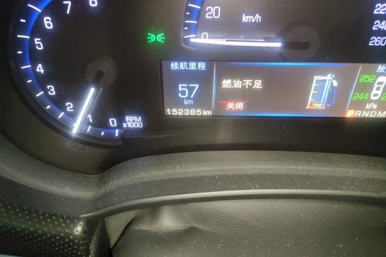 Used Cadillac XTS 2015 28T Luxury Model Odometer Close Up