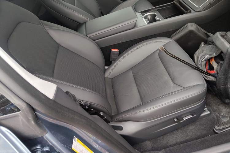 Used Tesla Model Y 2025 Rear-Wheel-Drive Version
