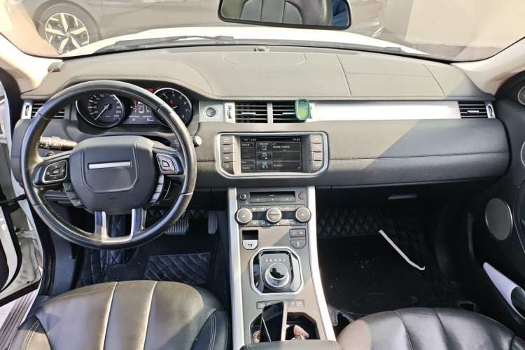 Used Land Rover Range Evoque 2015 2.0T Five-Door Zhiyao Edition Center Console