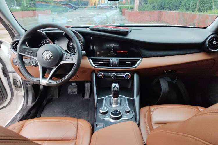 Used Alfa Romeo Giulia 2017 2.0T 200HP Luxury Edition