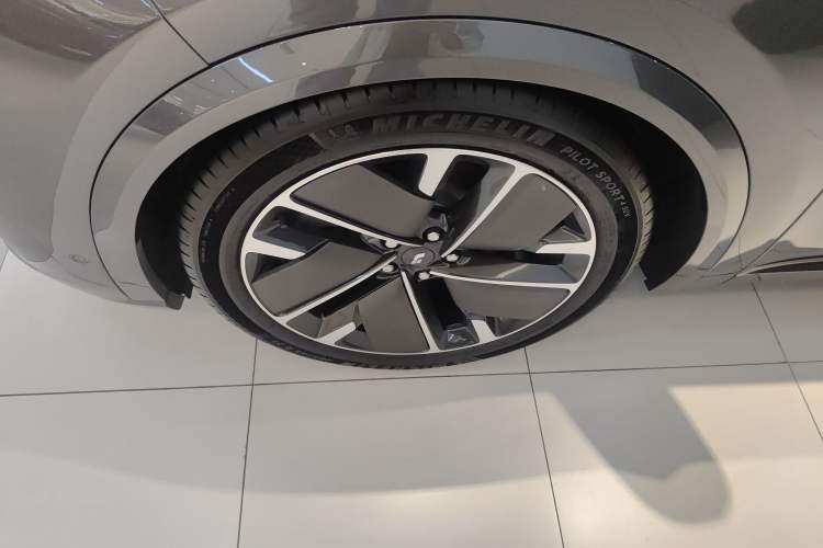 Used Li Auto L8 2025 Ultra Smart Refreshed Edition
