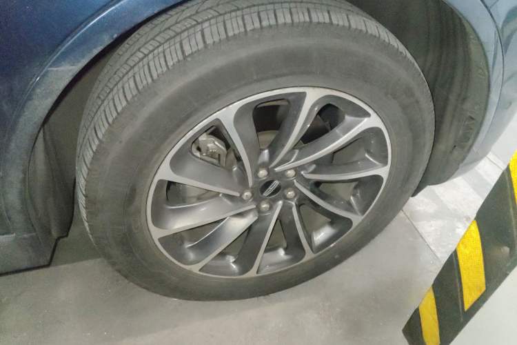 Used Lincoln Aviator New Energy 2020 3.0T V6 All-Wheel-Drive High-Performance Plug-in Hybrid Right Front Wheel Hub