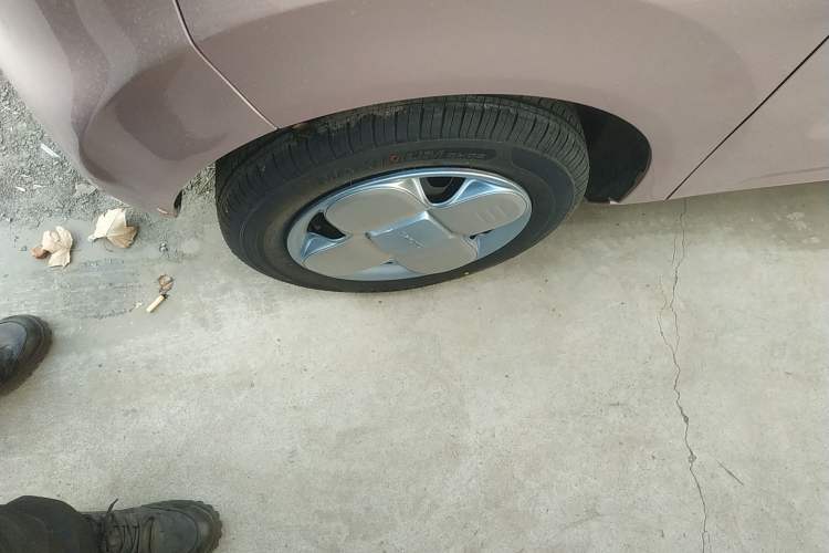 Used Geely Galaxy Panda 2024 Panda Mini 200km Endurance Bear Left Front Wheel Hub