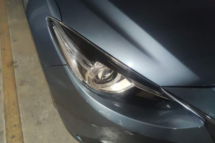 Used Mazda 3 Axela 2014 Sedan 2.0L Automatic Flagship Model Right Front Headlight