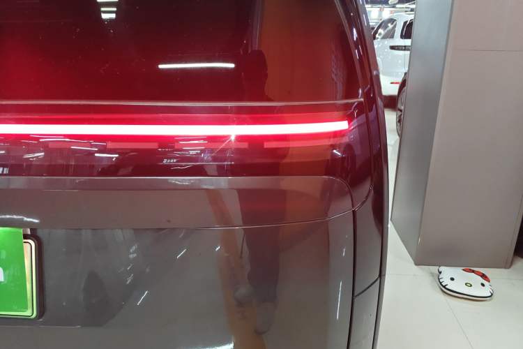 Used Li Auto MEGA 2024 Ultra Model
