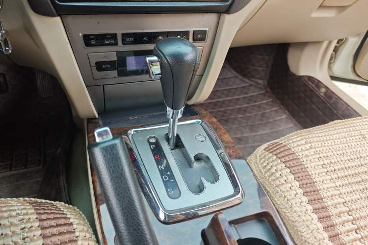 Used GAC Trumpchi GA5 2011 2.0L Automatic Elite Edition Gear Lever