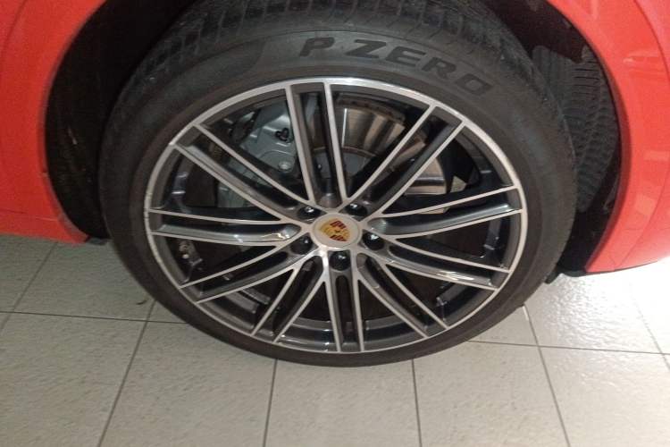 Used Porsche Cayenne 2020 Cayenne S Coupé 2.9T Right Front Wheel Hub